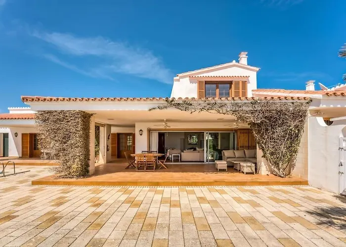 La Calma Espectacular Con Jardin Y Piscina En Menorca