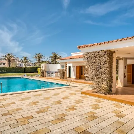 La Calma Espectacular Con Jardín Y Piscina En Menorca