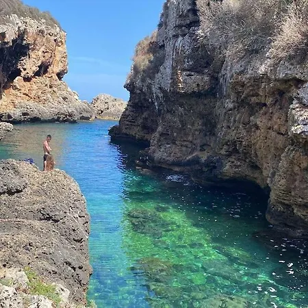 La Calma Espectacular Con Jardín Y Piscina En Menorca