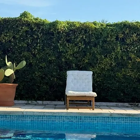 La Calma Espectacular Con Jardín Y Piscina En Menorca