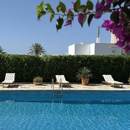 La Calma Espectacular Con Jardín Y Piscina En Menorca