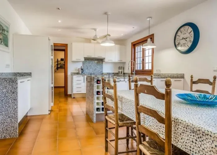 La Calma Espectacular Con Jardin Y Piscina En Menorca