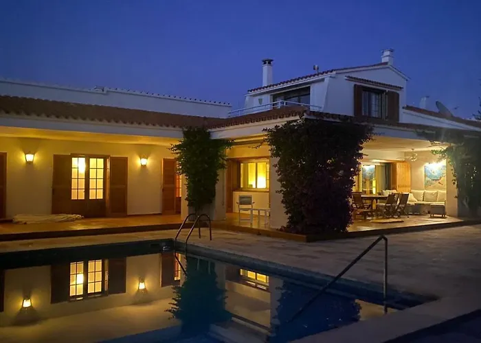 La Calma Espectacular Con Jardin Y Piscina En Menorca